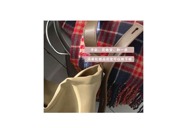 Plain Crossbody Bag Product Image