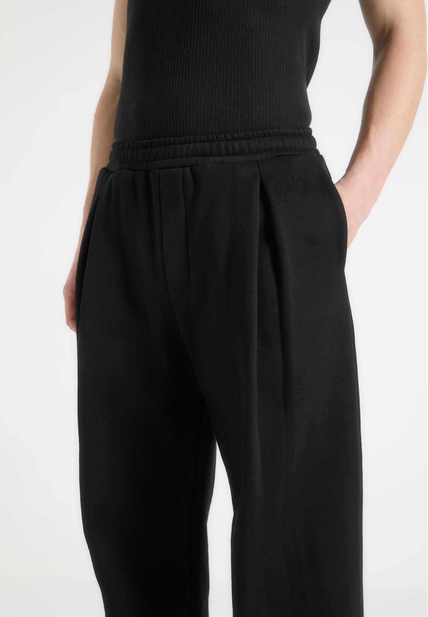 Éternel Box Pleated Relaxed Jogger - Black Male Product Image