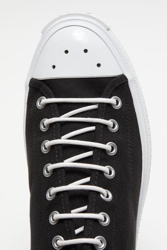 Low top sneakers Product Image