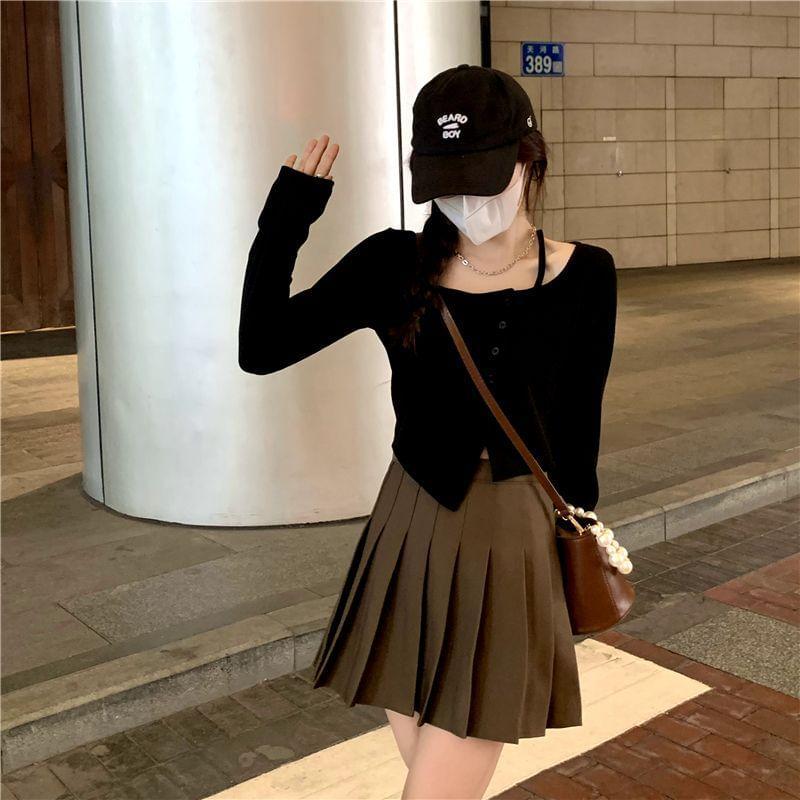 Long-Sleeve Boatneck Asymmetrical Plain Crop Top Product Image