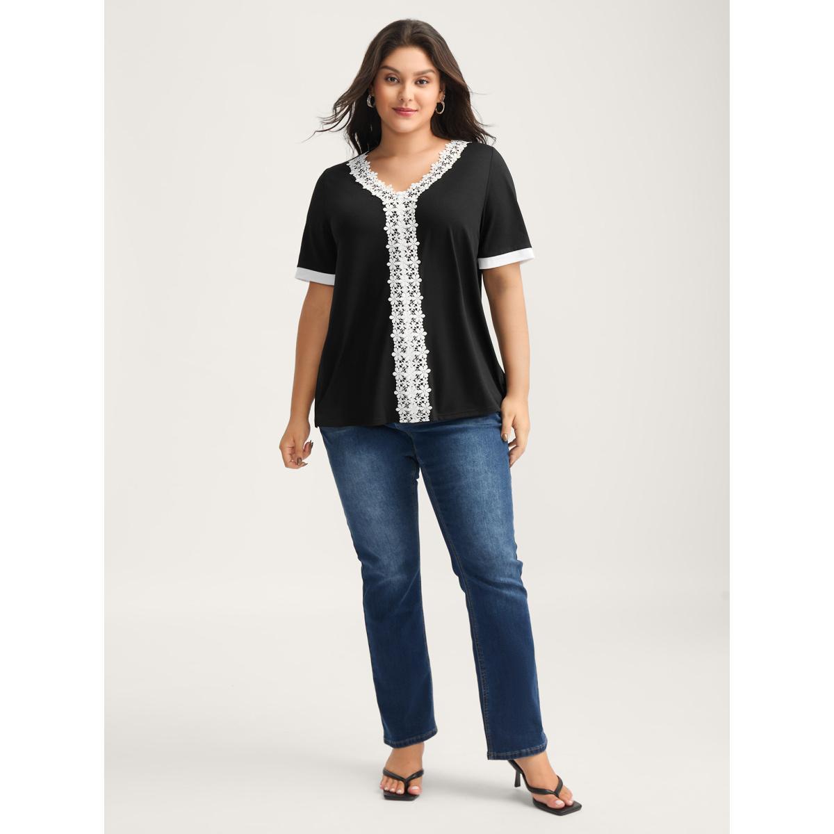Plus Size Stretchy Floral Lace Color Contrast T-Shirt Black Women Woven ribbon&lace trim V-neck Everyday-Elegant T-shirts BloomChic 26/4X Product Image