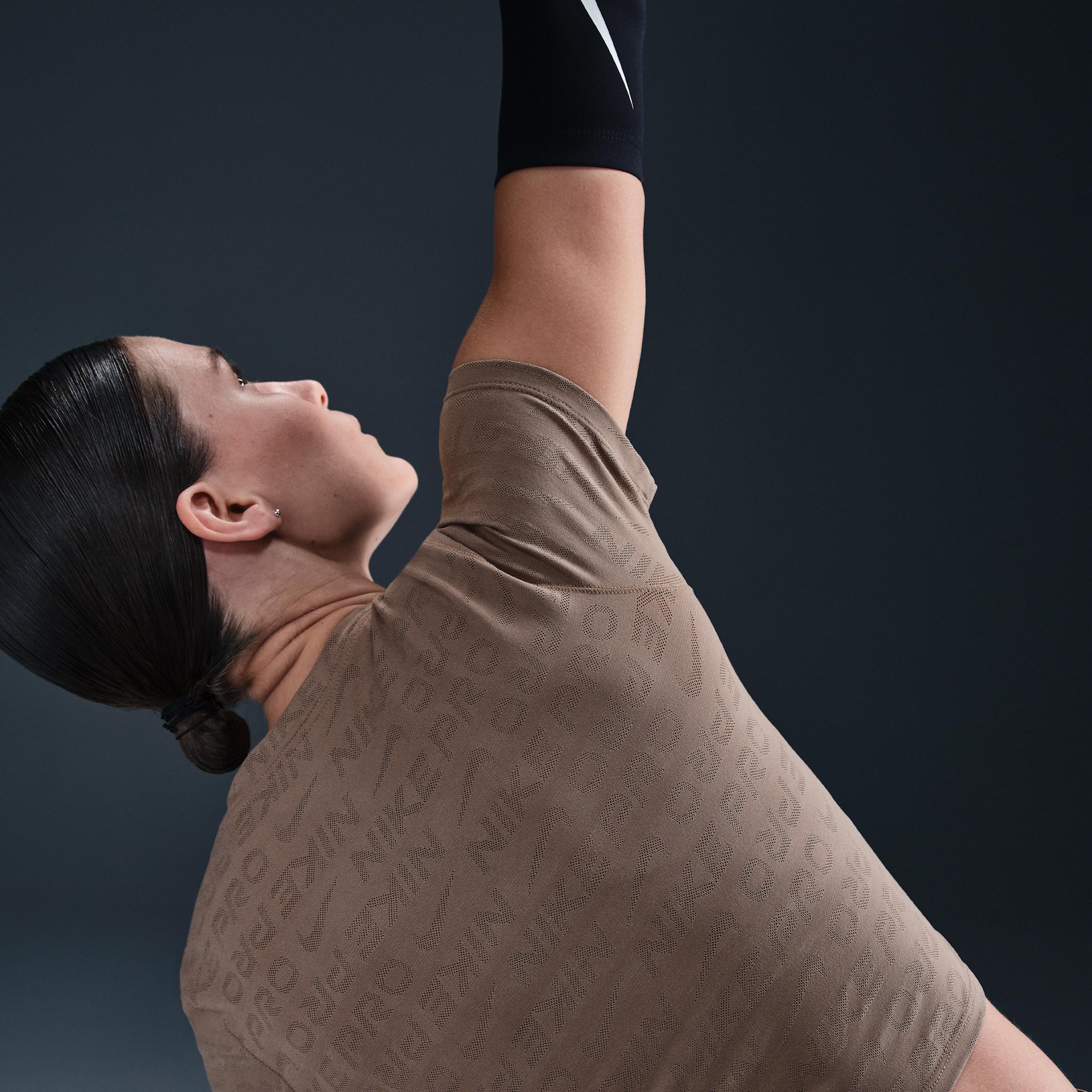 Nike Pro Women's Dri-FIT Short-Sleeve Cropped Jacquard Top Product Image