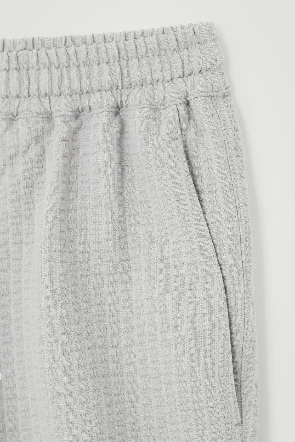 SEERSUCKER ELASTICATED SHORTS Product Image