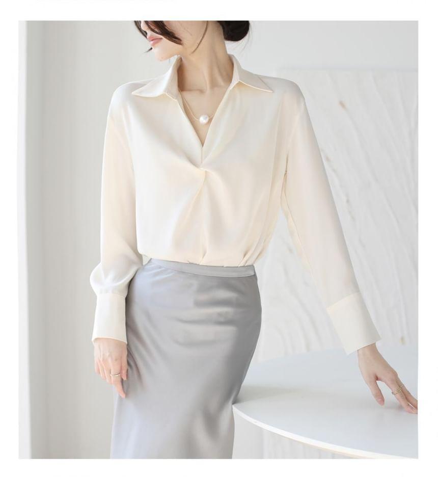 Long-Sleeve V-Neck Plain Twist Faux Pearl Chain Accent Blouse Product Image