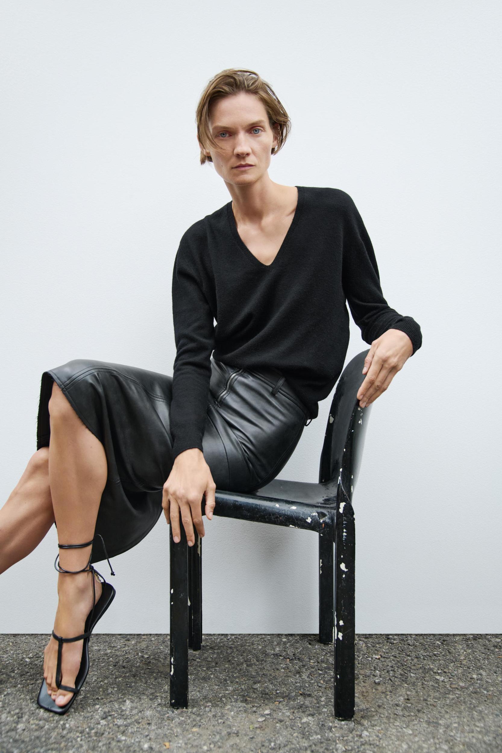 100% WOOL EXTRA SOFT SWEATER Product Image