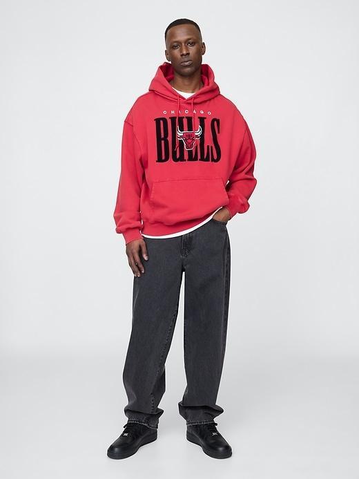 NBA Chicago Bulls Logo Heavyweight Hoodie Product Image