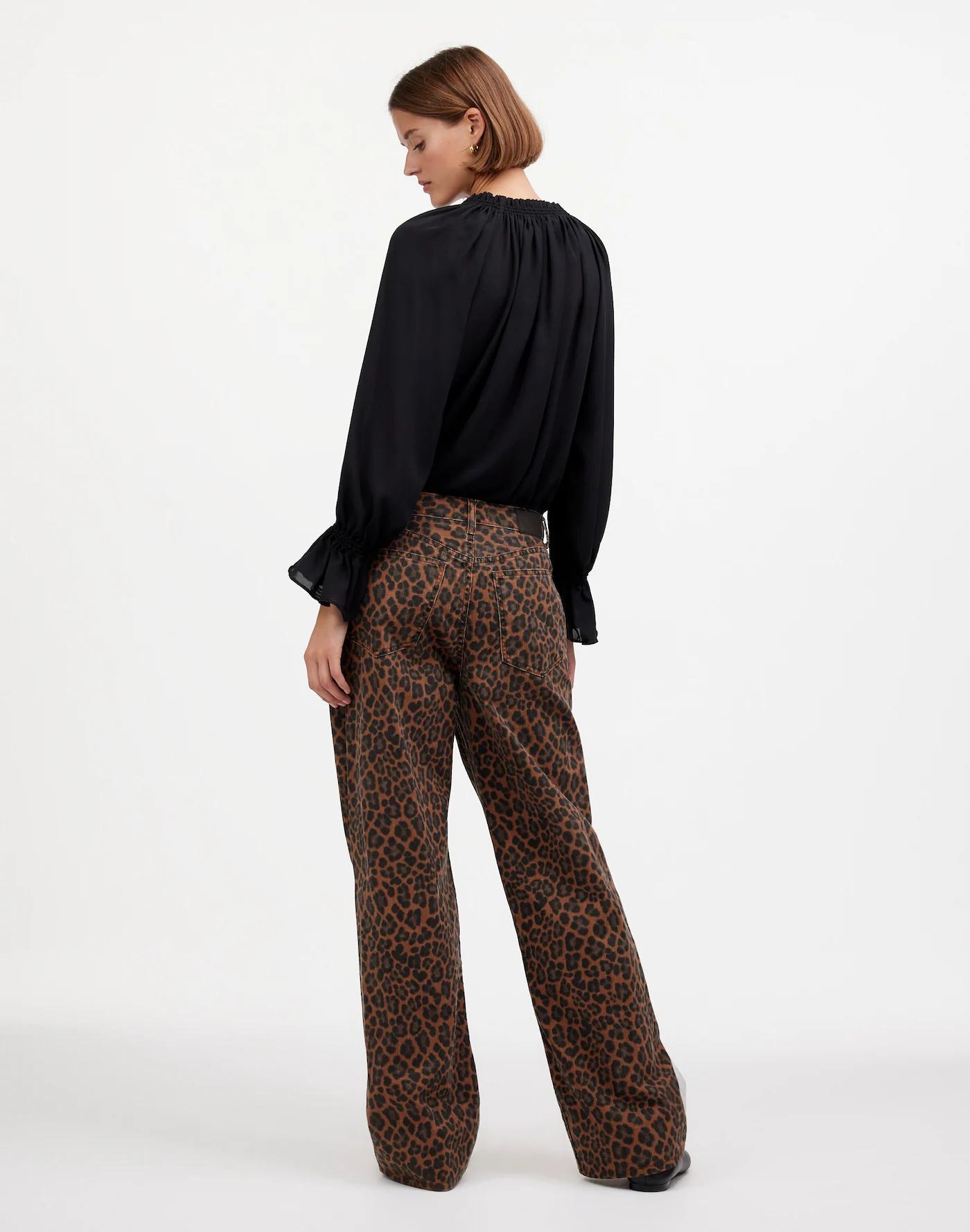 Low-Slung Baggy Jeans Product Image