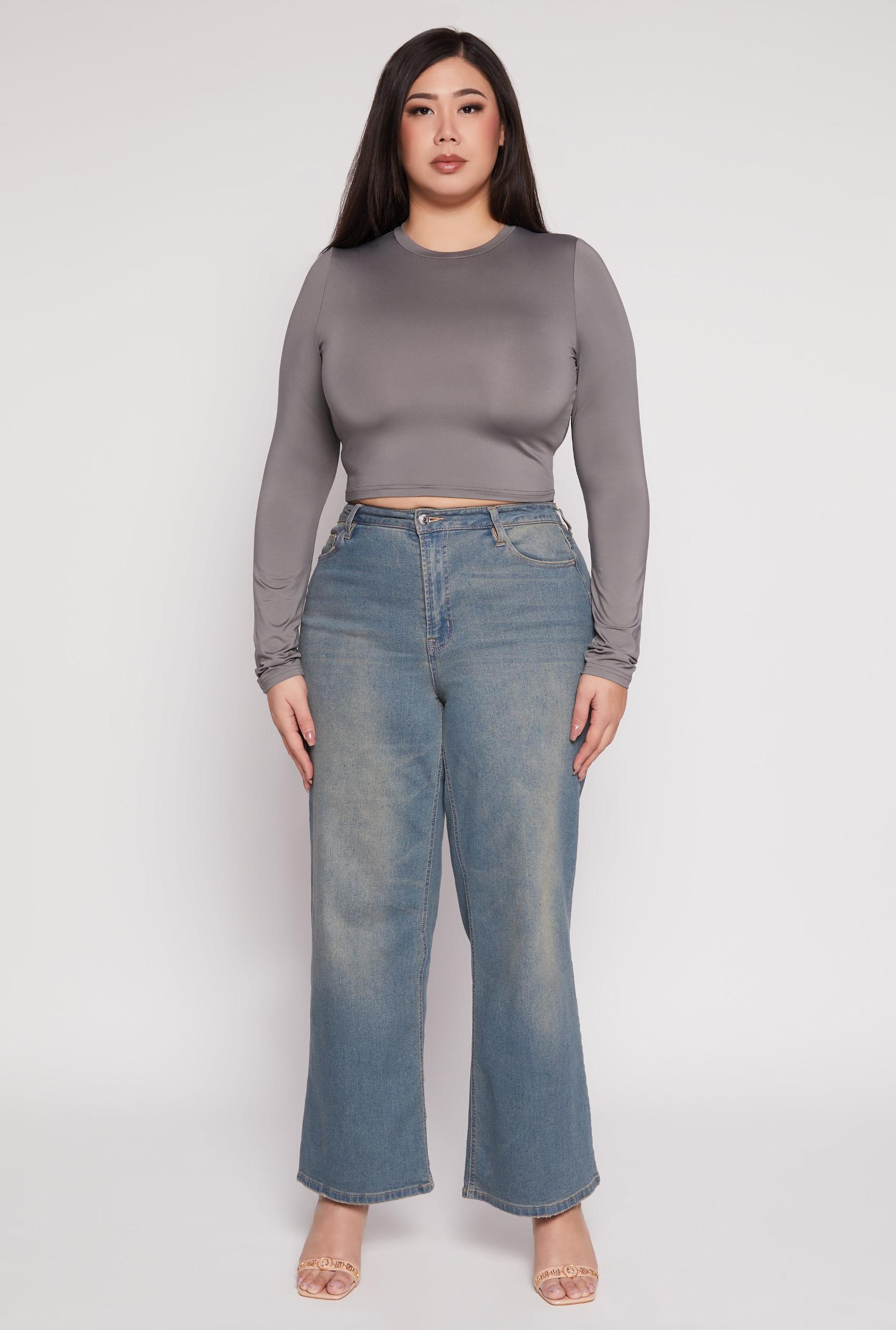 Womens Plus Size Daisy Long Sleeve Crop Top Product Image