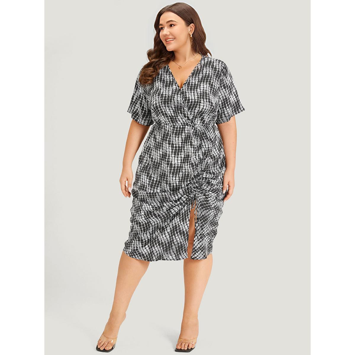 Plus Size Geometric Split Hem Wrap Gathered Drawstring Dress Black Women Elegant Gathered V-neck Short sleeve Curvy Midi Dress BloomChic 18-20/2X Product Image