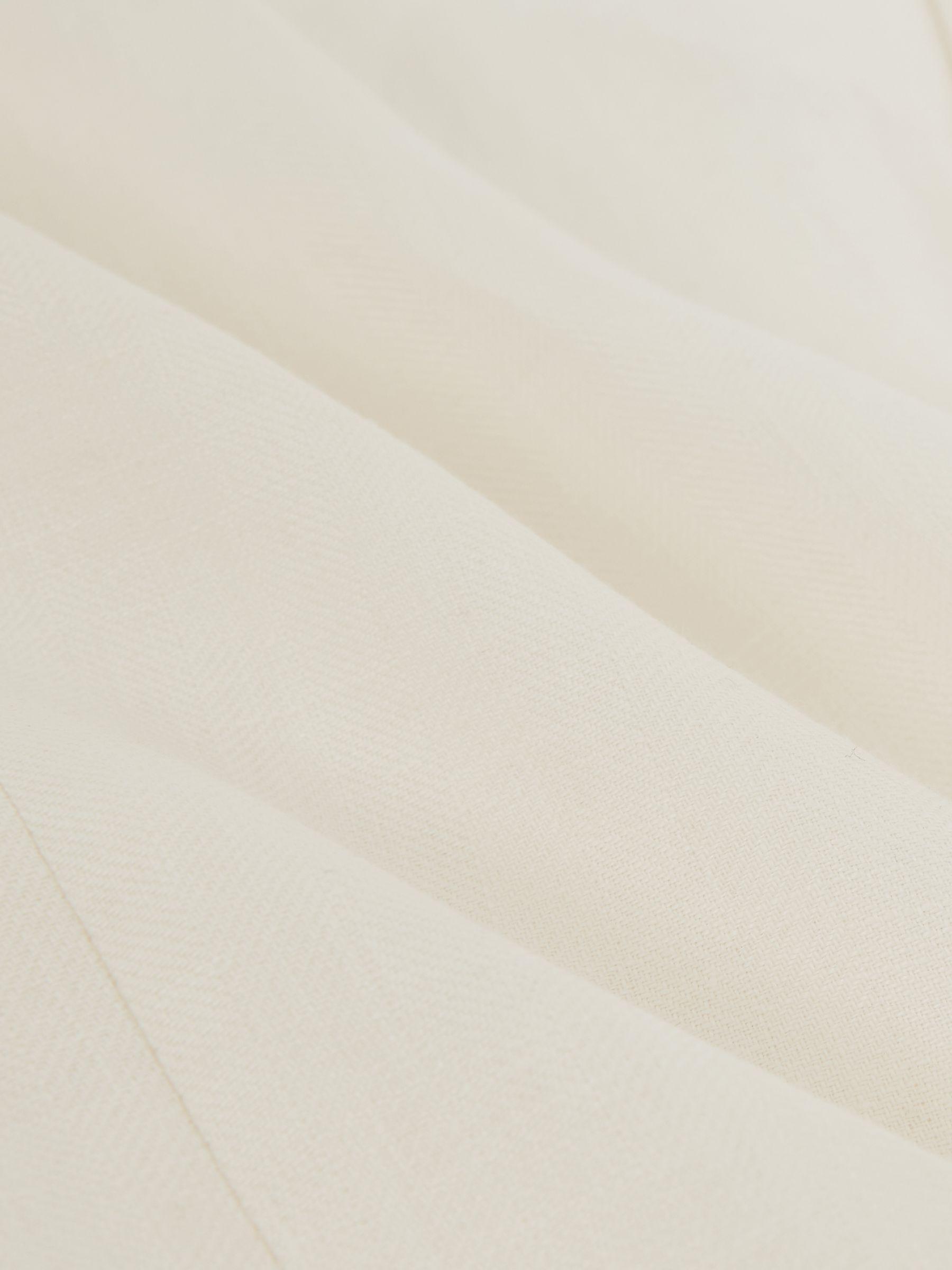 Linen Double-Breasted Suit Blazer Slim-Fit in Herringbone in White Product Image