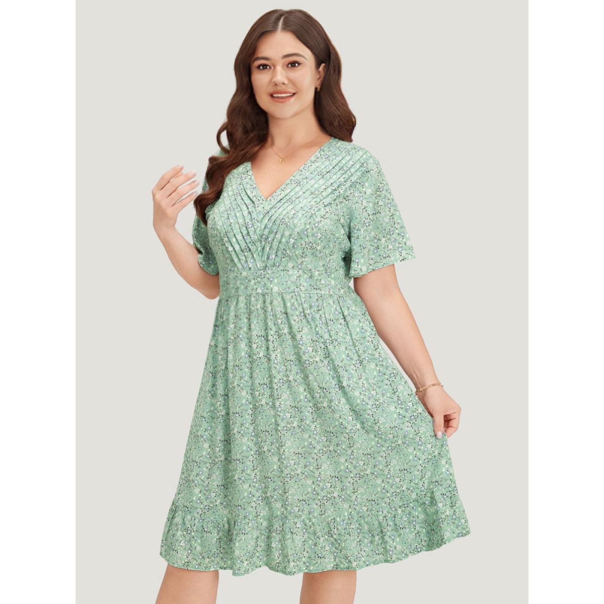 Plus Size Ditsy Floral Plicated Detail Ruffles Wideband Waist Dress Mint Women Elegant Gathered V-neck Short sleeve Curvy Knee Dress BloomChic 18-20/2X Product Image