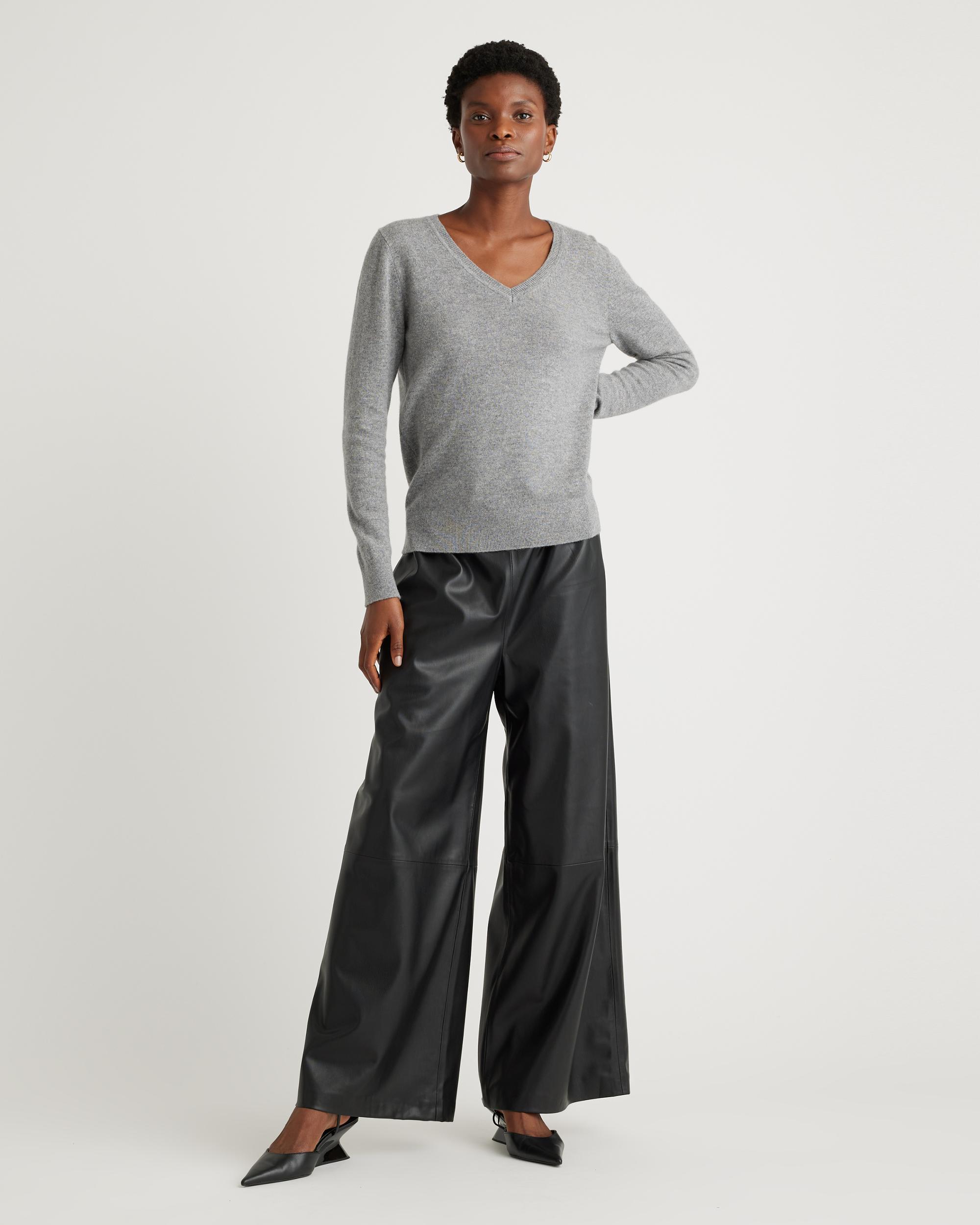 Quince | Women's Mongolian Cashmere V-Neck Sweater Size XS Product Image