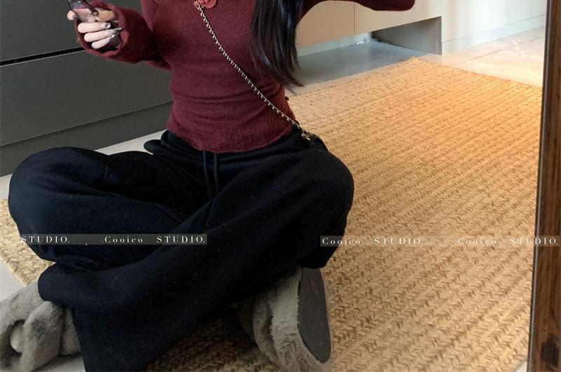 Long-Sleeve Scoop Neck Plain Floral Sweater Product Image