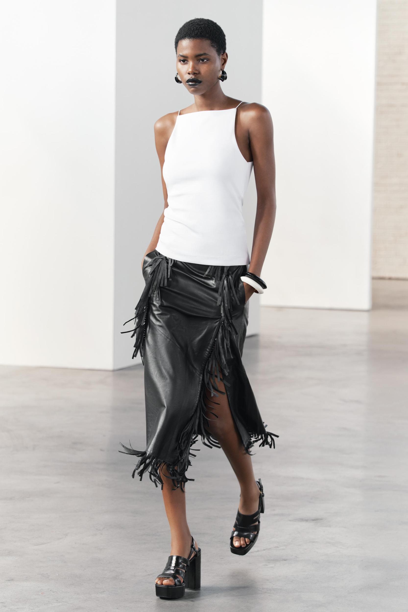 HALTER TOP Product Image