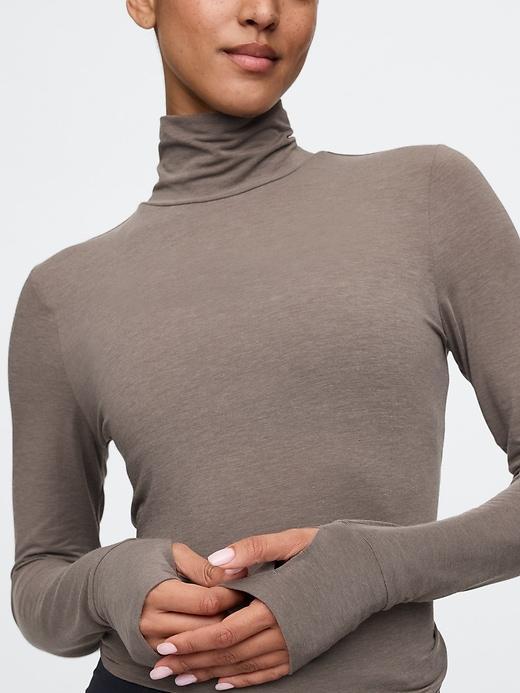 GapFit Breathe Turtleneck Product Image