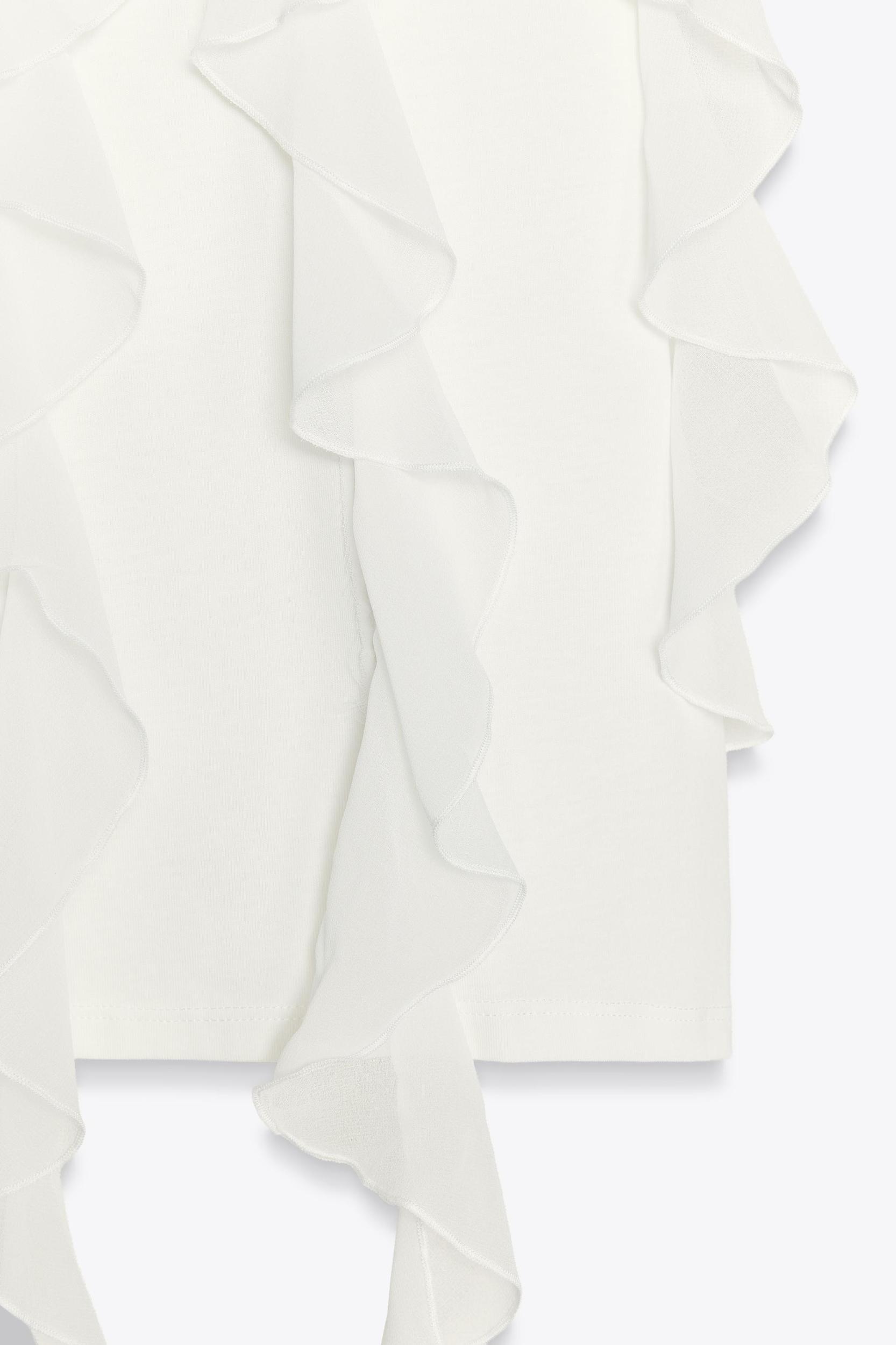 RUFFLE T-SHIRT Product Image