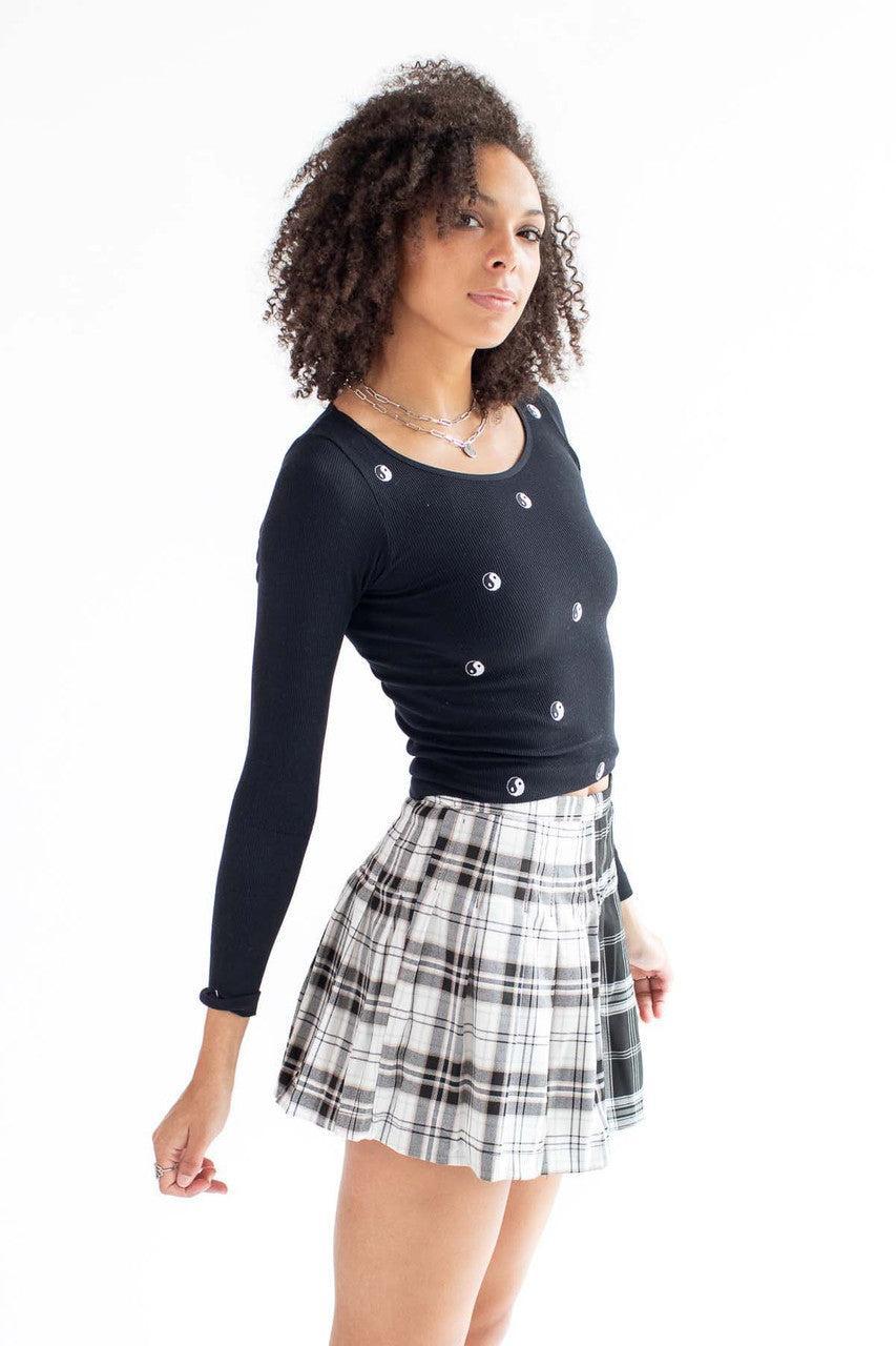 Yin Yang Embroidered Seamless Shirt Product Image
