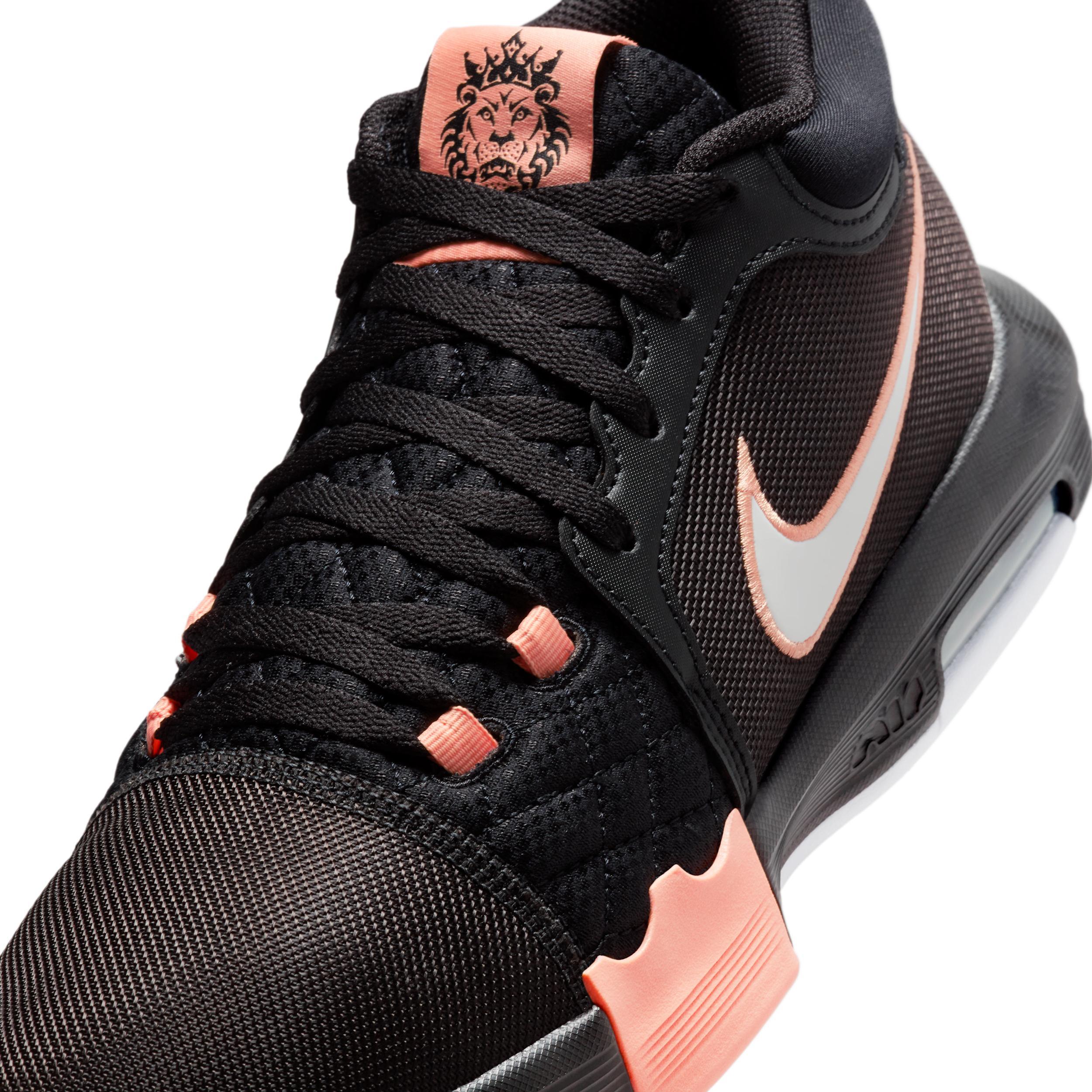 Nike Men's LeBron Witness VIII Basketball Shoes Product Image