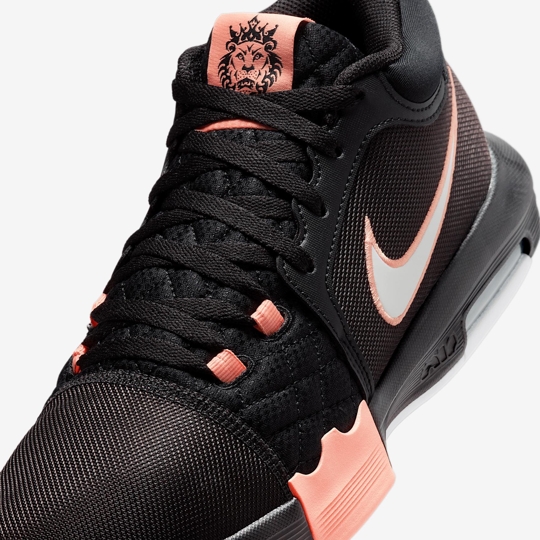 Nike Men's LeBron Witness VIII Basketball Shoes Product Image