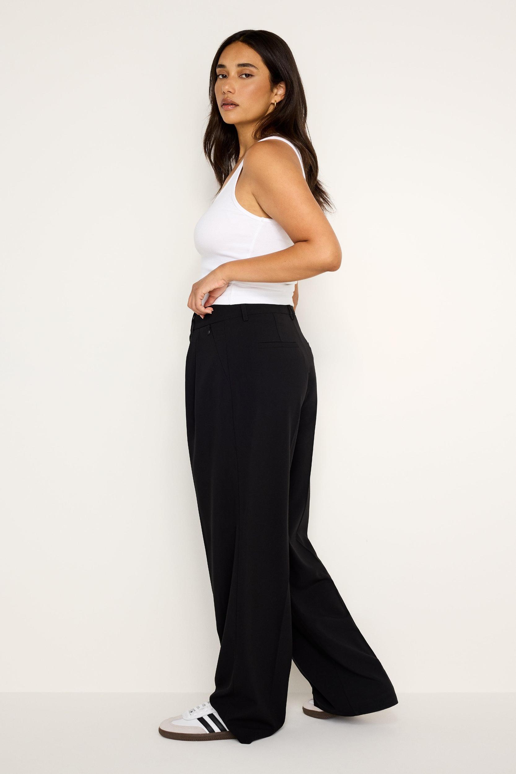 ESSENTIAL SUITING PLEATED TROUSERS | BLACK001 Product Image