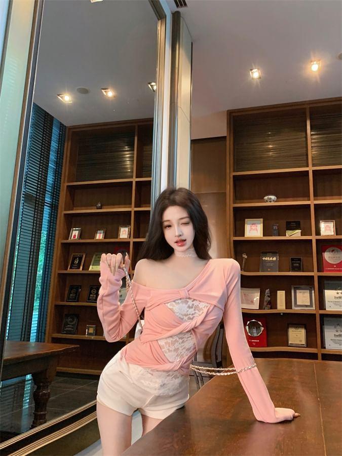 Long-Sleeve V-Neck Lace Panel Leaf Print Crop Top Product Image