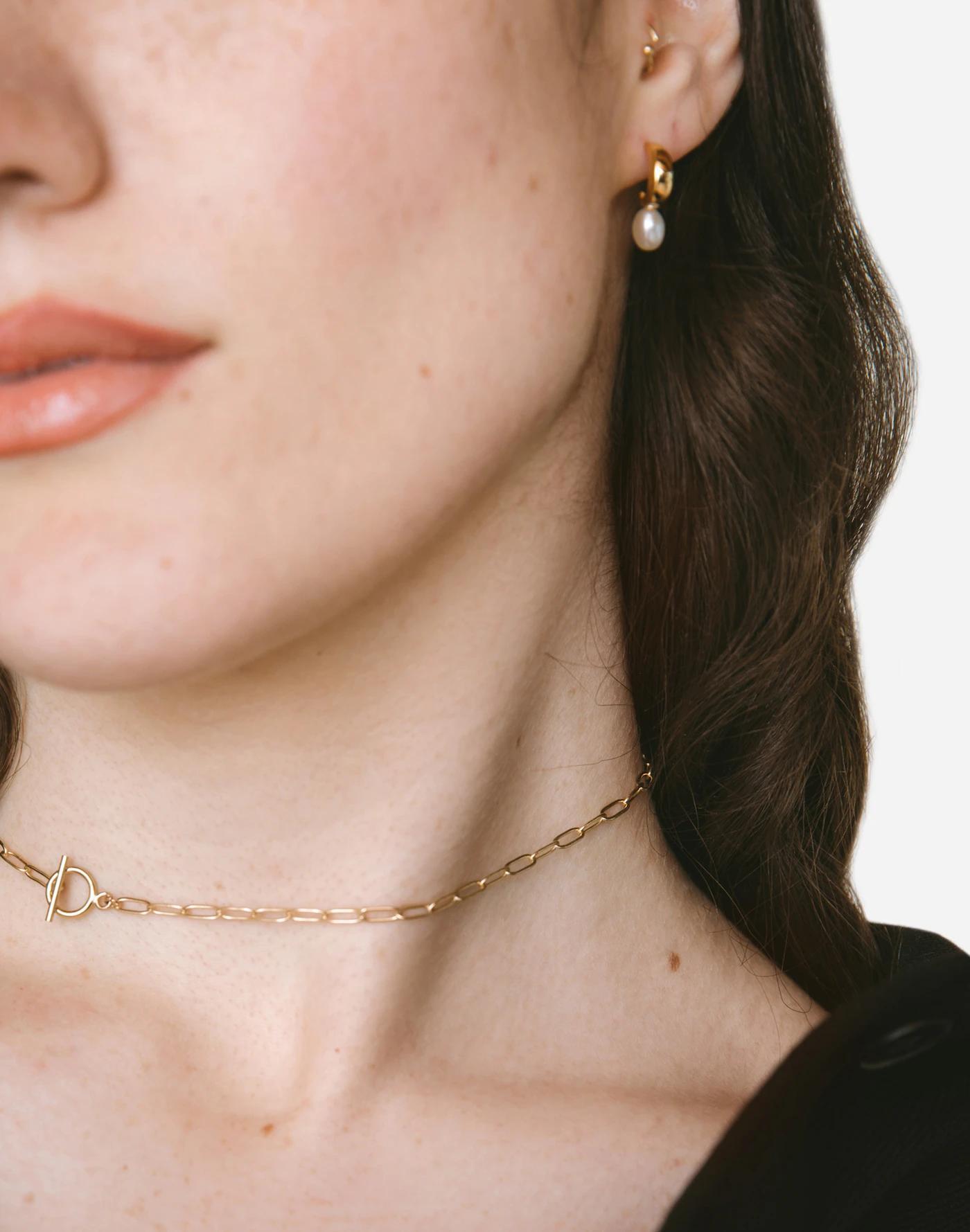 Maslo Jewelry Mini Pearl Hoop Earrings Gold Product Image