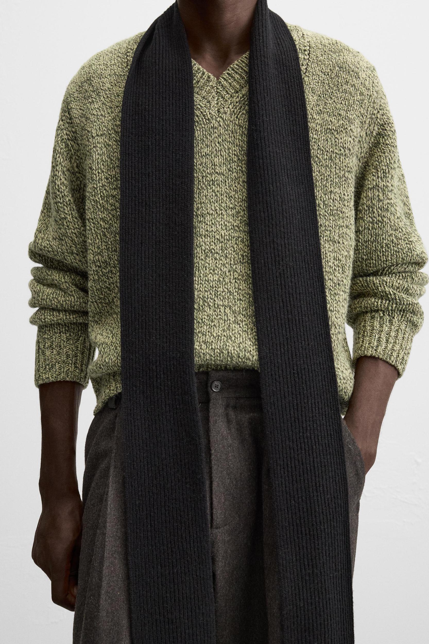 V-NECK STRUCTURED SWEATER Product Image