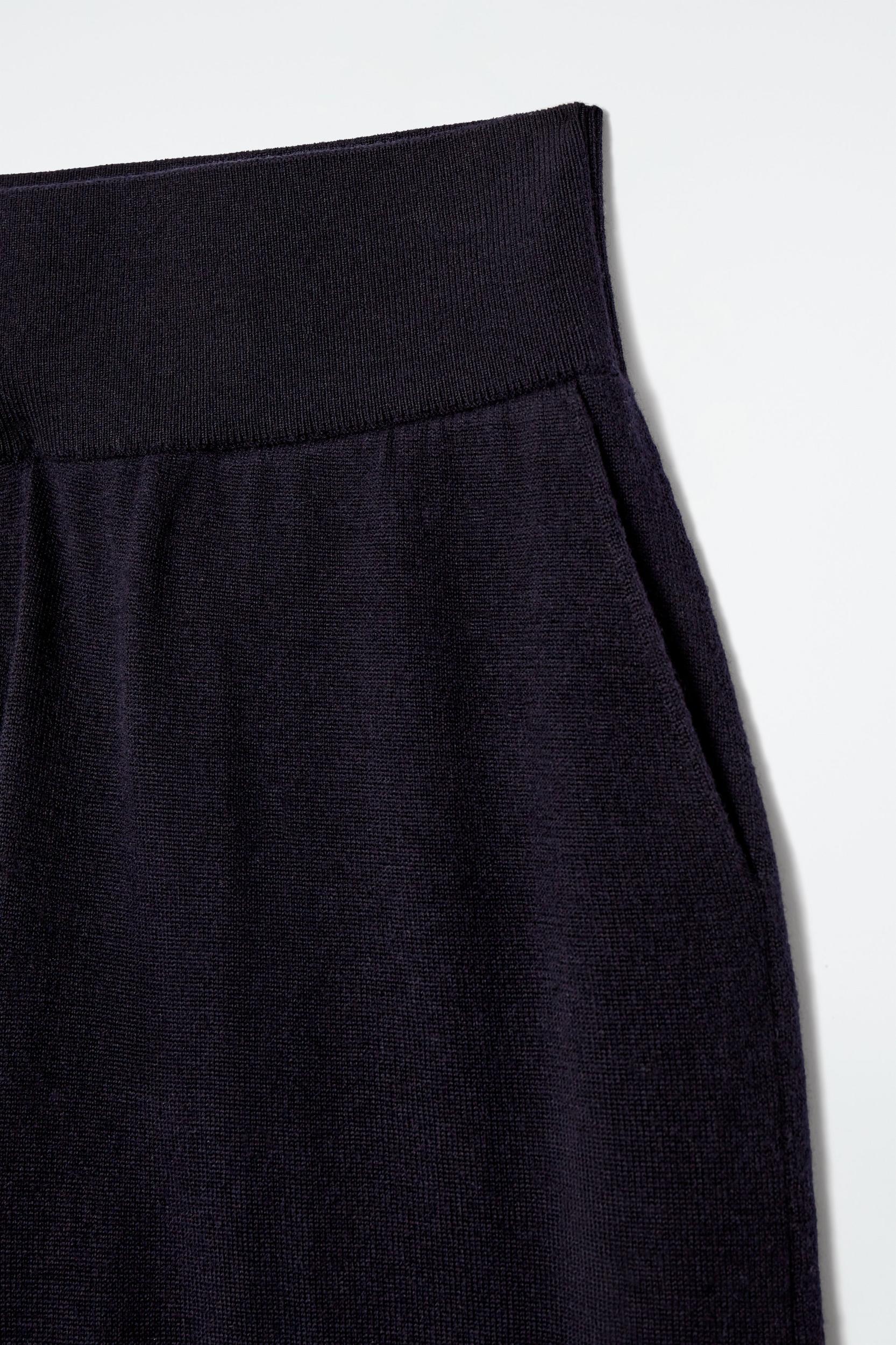 MERINO WOOL BARREL-LEG PANTS Product Image