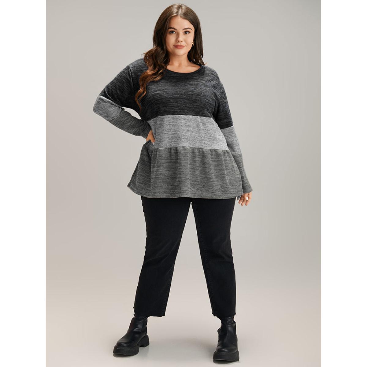 Plus Size Contrast Patchwork Gathered T-shirt Black Women Casual Gathered Plain Round Neck Dailywear T-shirts BloomChic 22-24/3X Product Image