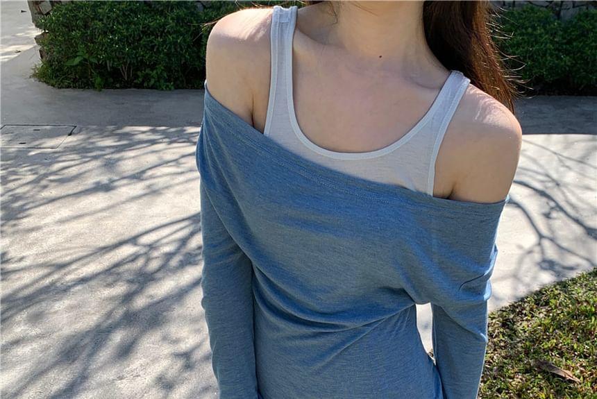 Long-Sleeve Scoop Neck Cold Shoulder Mock Two-Piece Two Tone Tee Product Image