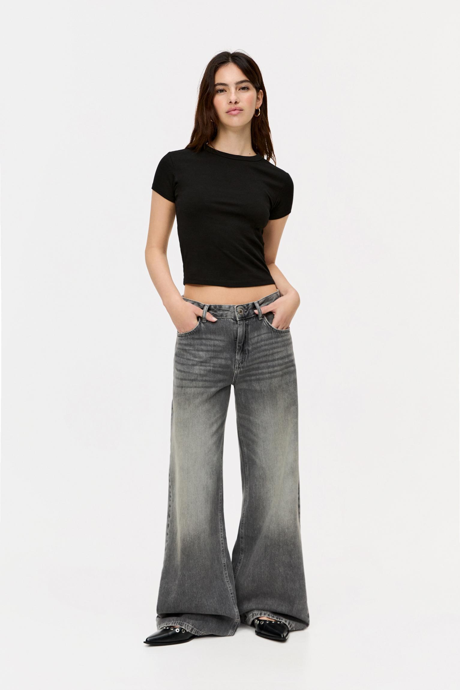 Basic fitted T-shirt Product Image