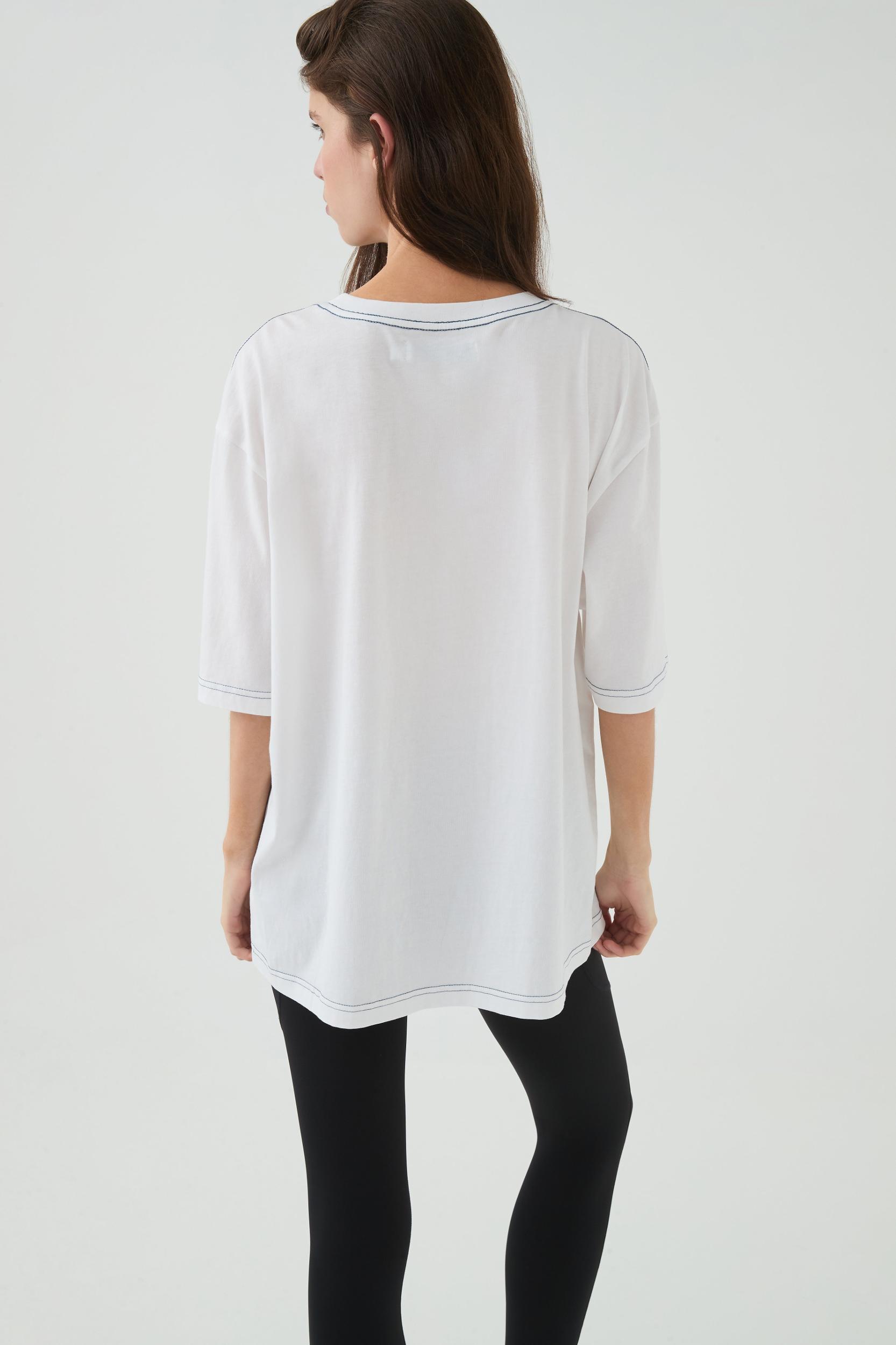 Graphic Logo Tee 102 Product Image