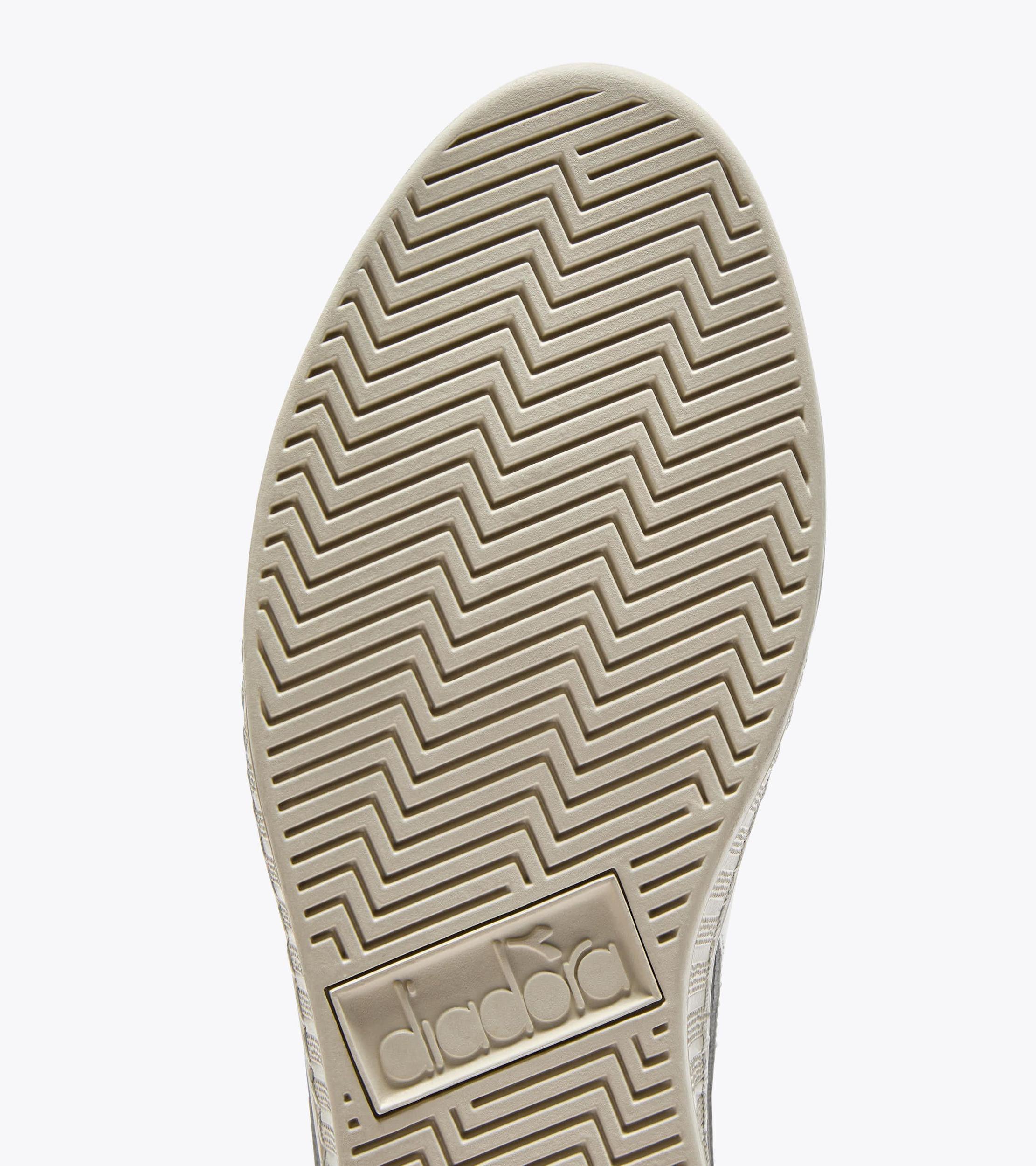 GAME L LOW WAXED Product Image