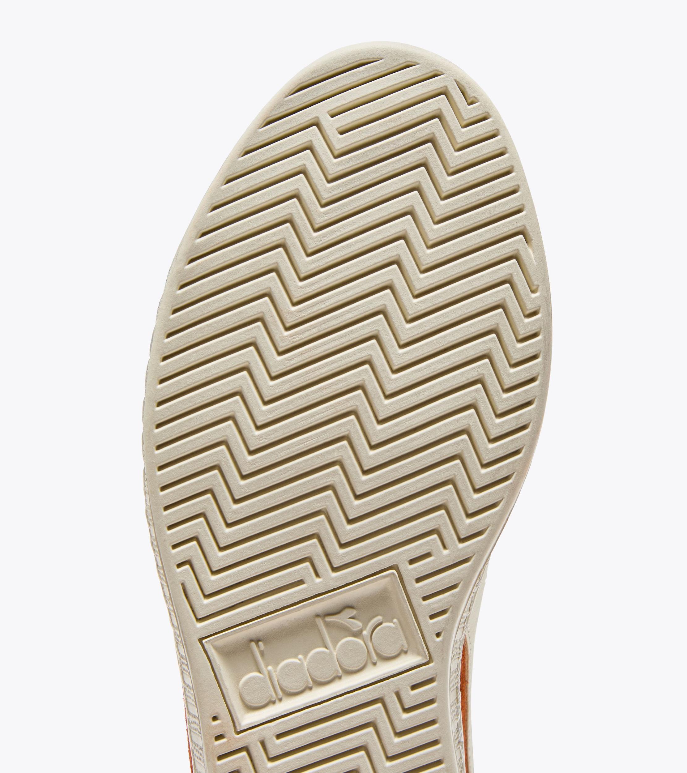 GAME L LOW SUEDE WAXED Product Image
