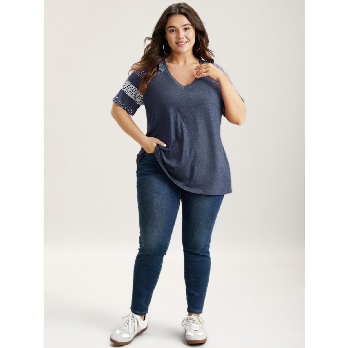 Plus Size Ditsy Floral Colorblock Contrast Raglan Sleeve T-shirt Blue Women Casual Contrast Ditsy Floral V-neck Everyday T-shirts BloomChic 10/M Product Image