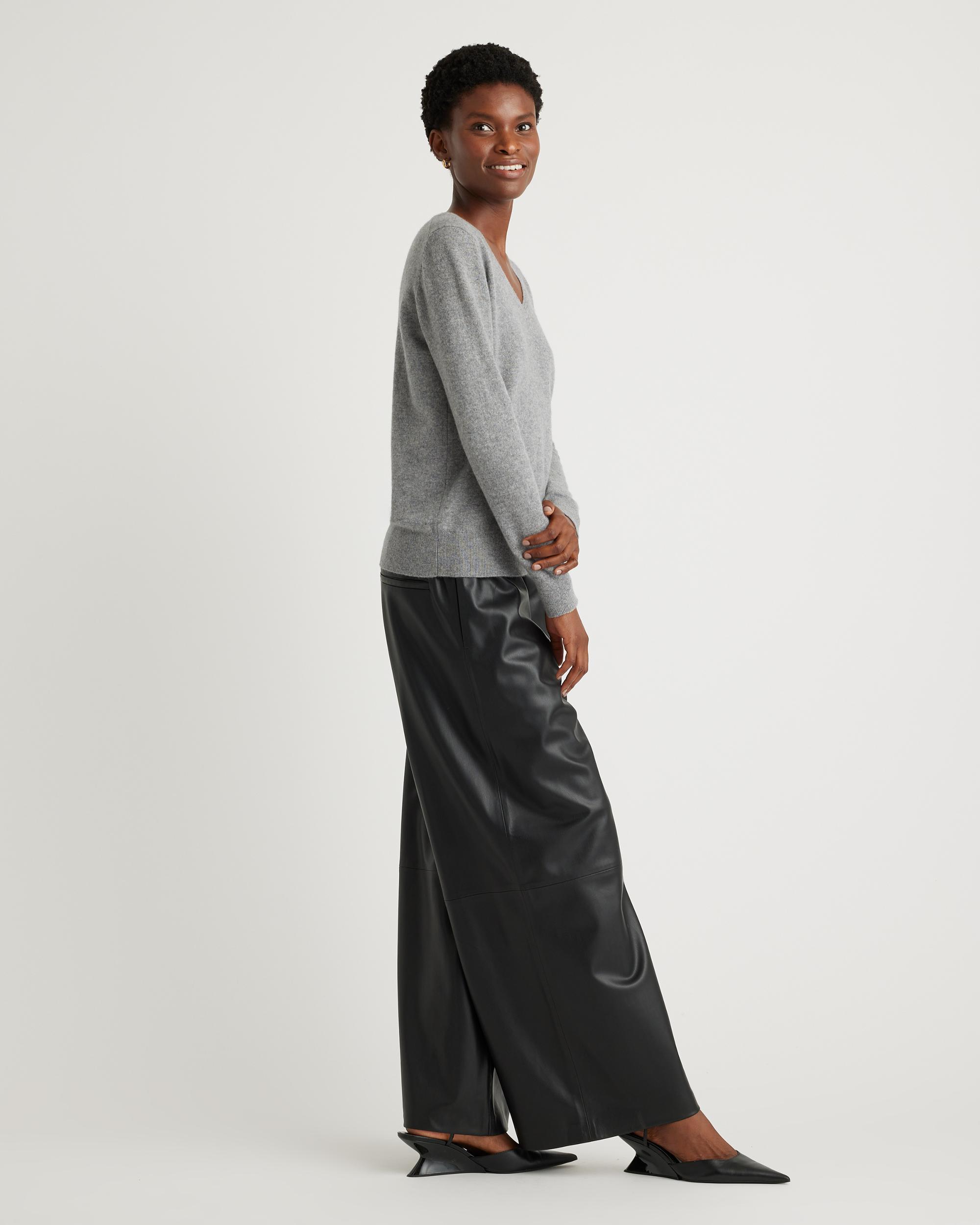 Quince | Women's Mongolian Cashmere V-Neck Sweater Size XS Product Image