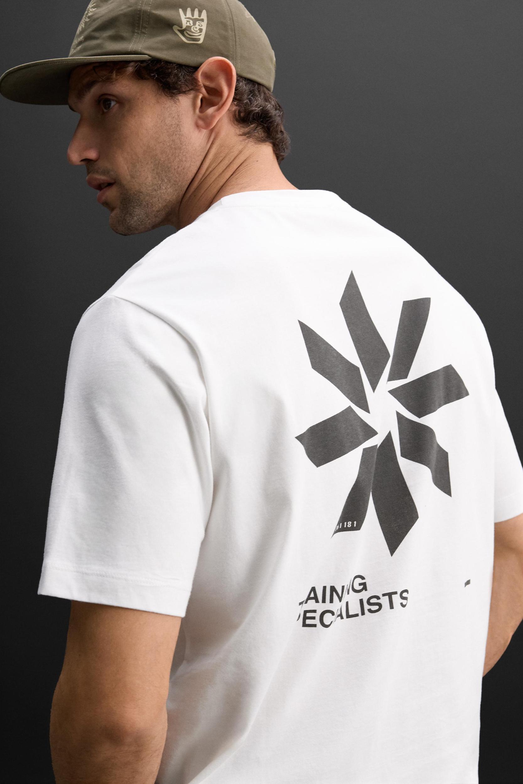 GRAPHIC PRINT T-SHIRT Product Image