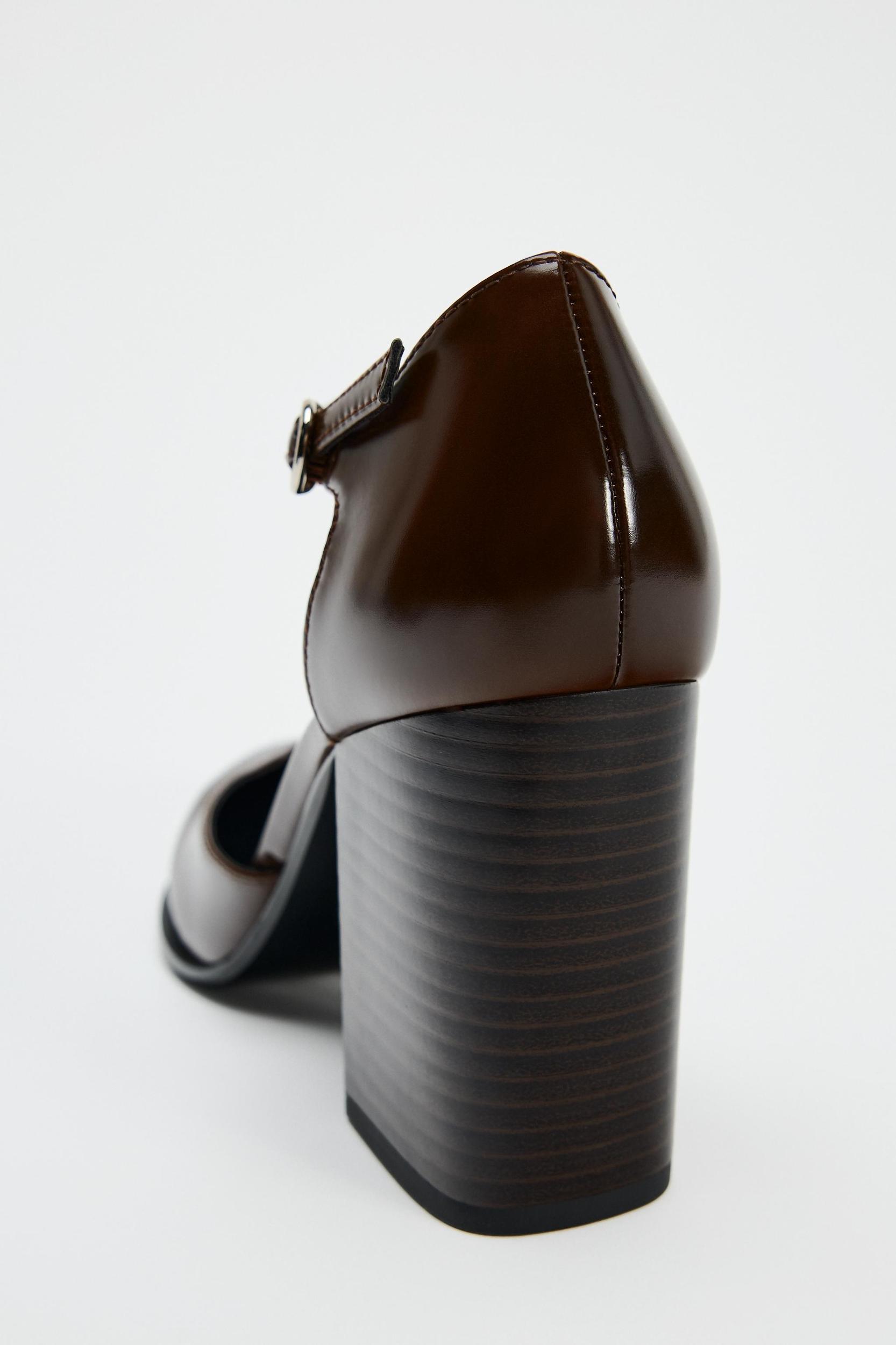 HEELED PUMP WITH STRAP Product Image