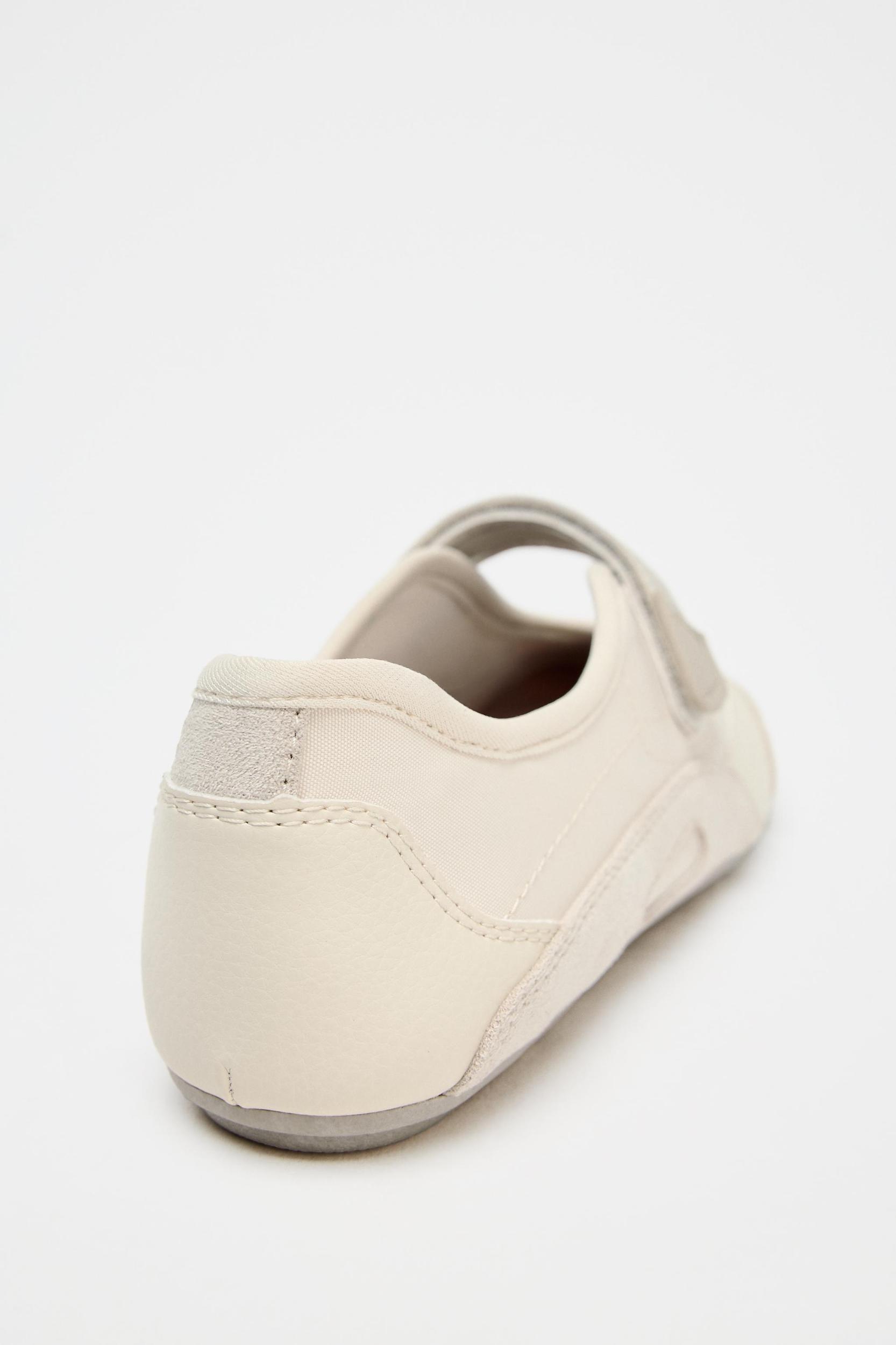 CONTRAST BALLET FLATS Product Image