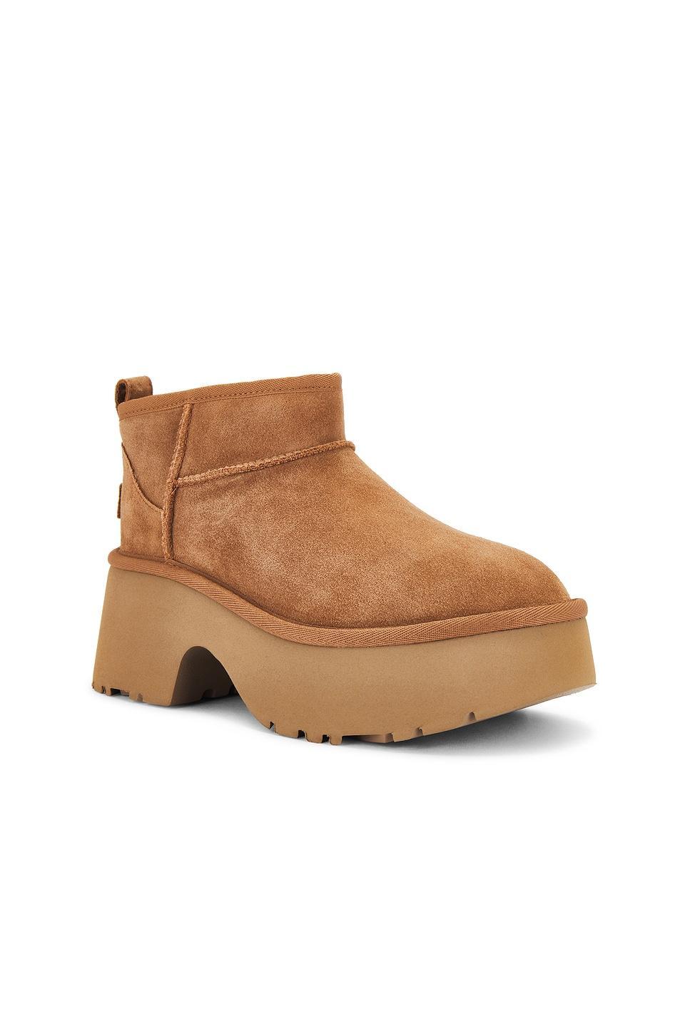 Classic Ultra Mini New Heights Boot UGG Product Image