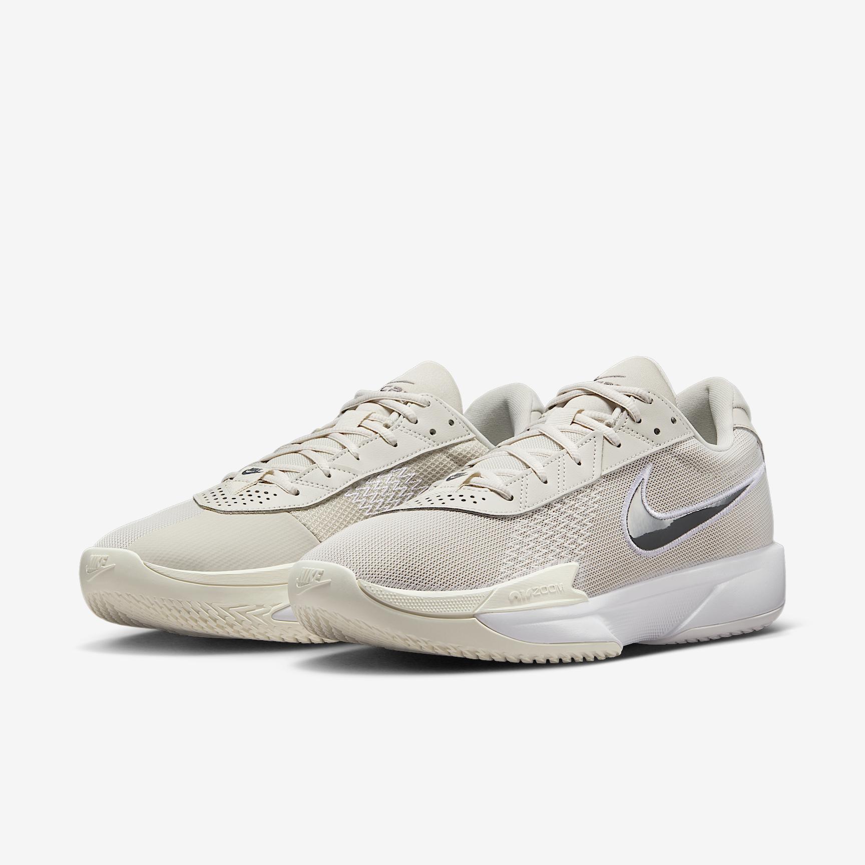 Nike Men's G.T. Cut Academy Basketball Shoes Product Image