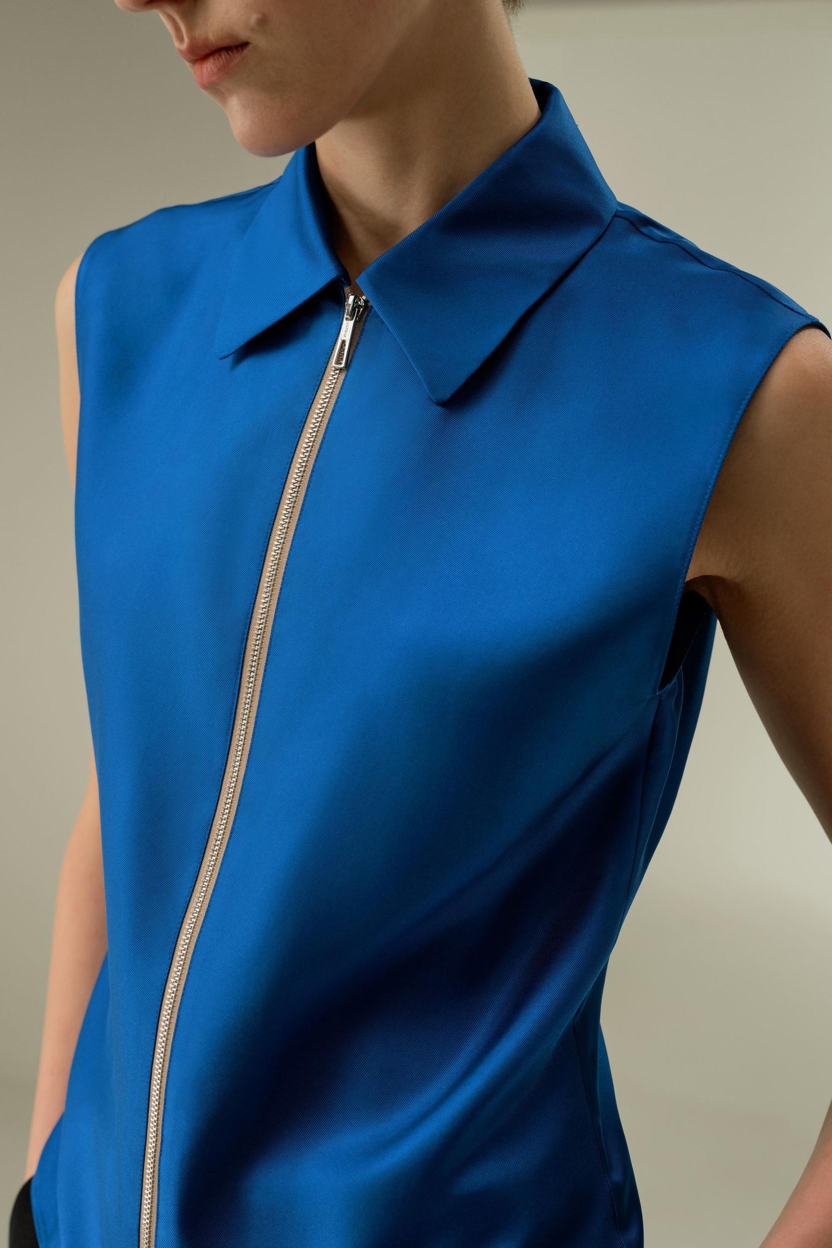 Sleeveless Full Zip Silk Vest Product Image