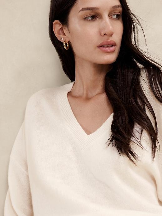Oversized Lightweight Cashmere V-Neck Sweater Product Image