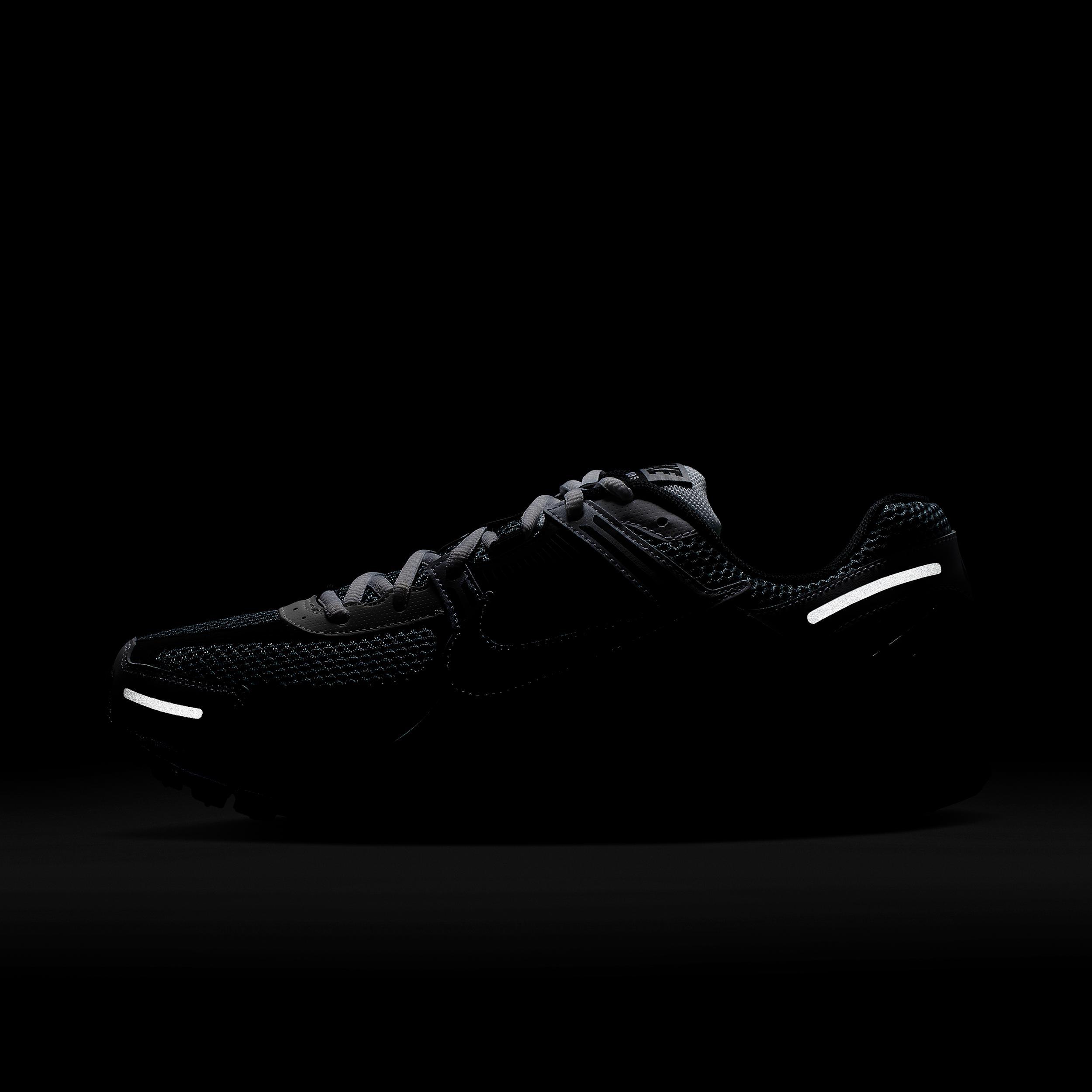 Nike Men's Zoom Vomero 5 SE SP Shoes Product Image