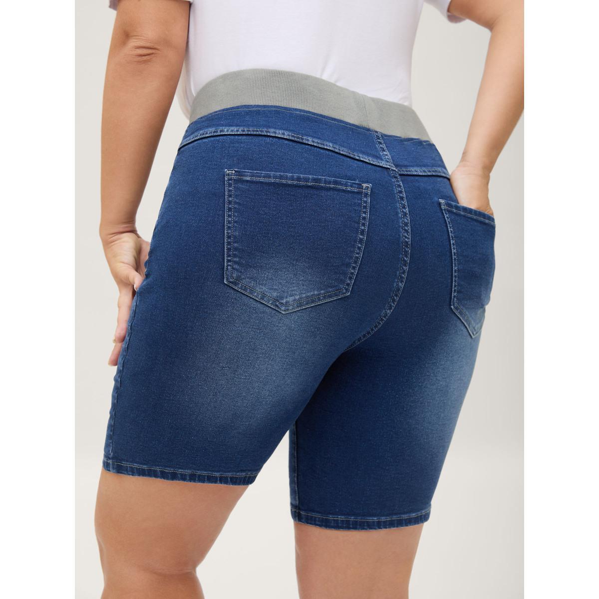 Plus Size Pull-On Drawstring Skinny-Fit Denim Shorts Women Midblue High stretch Everyday-Casual Slanted pocket Denim Shorts BloomChic 22/3X Product Image