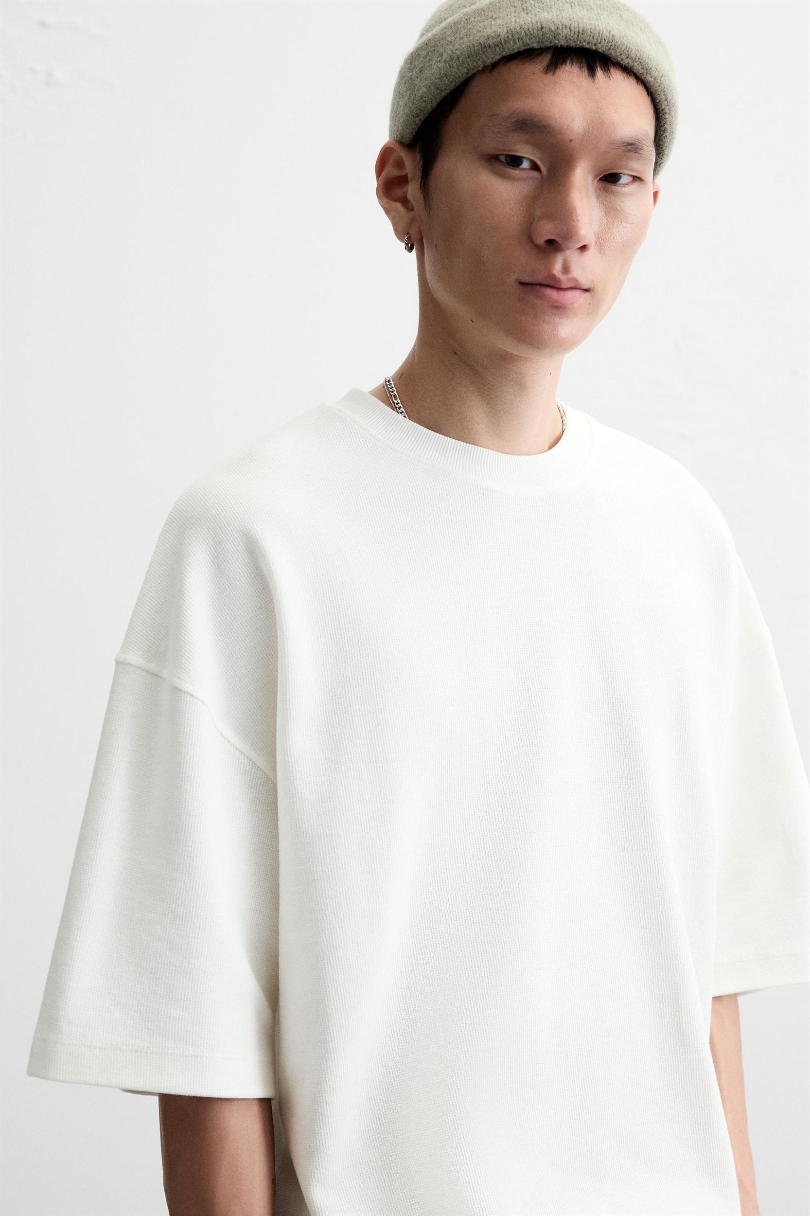 TEXTURED T-SHIRT Product Image