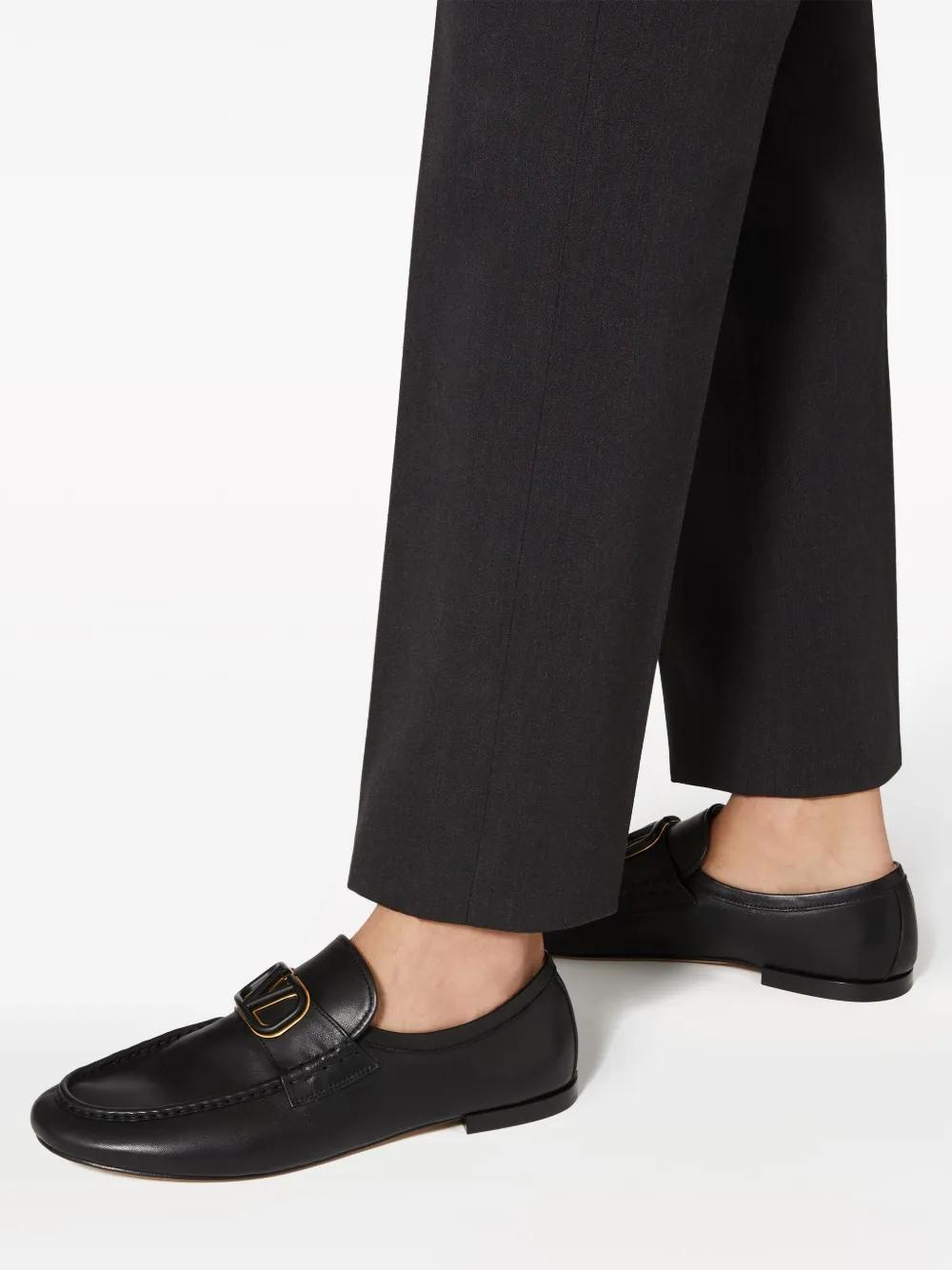 VLogo Signature leather loafers Product Image