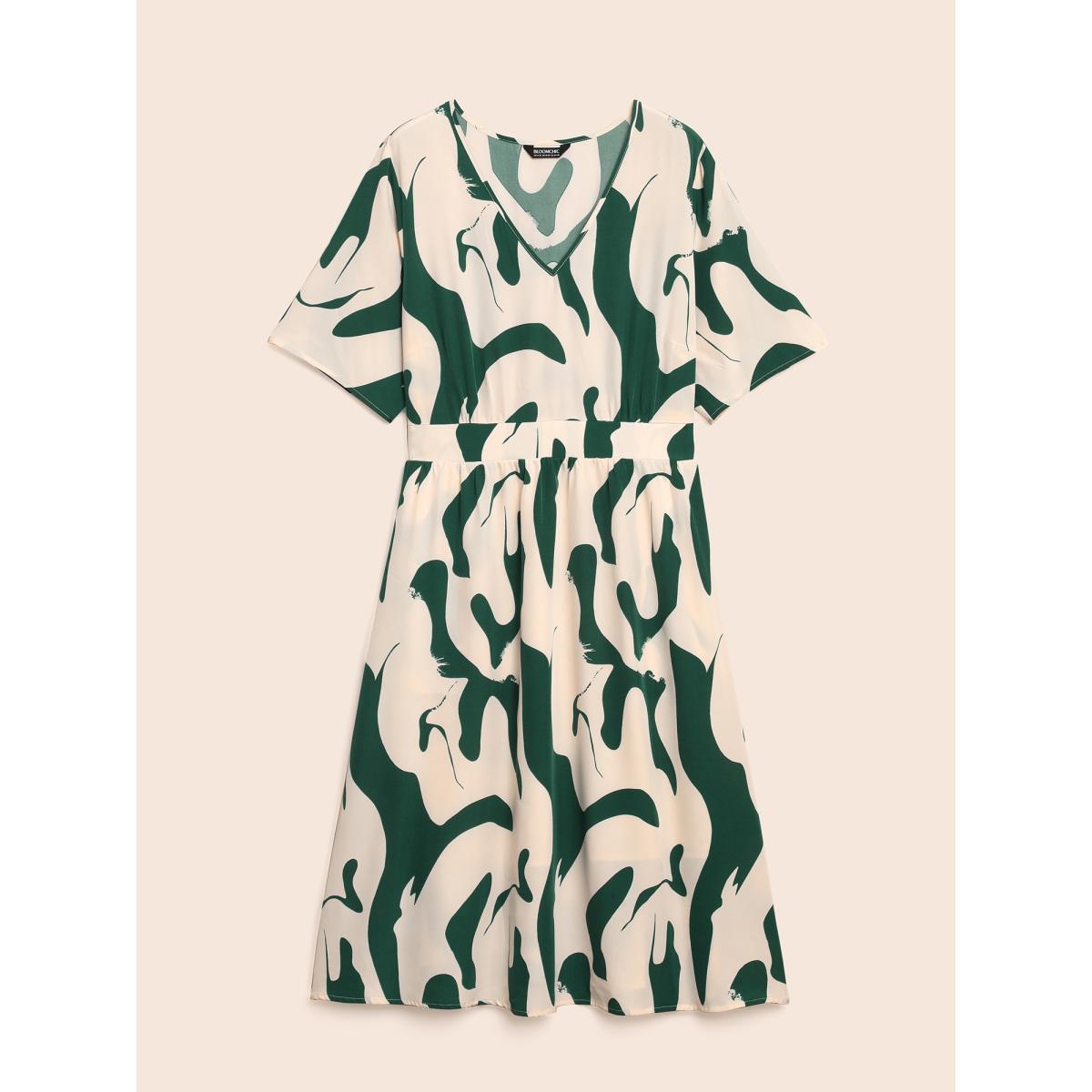 Plus Size Geometric Print Shirred Gathered Dress Emerald Women At the Office Gathered V-neck Half Sleeve Curvy BloomChic 26/4X Product Image