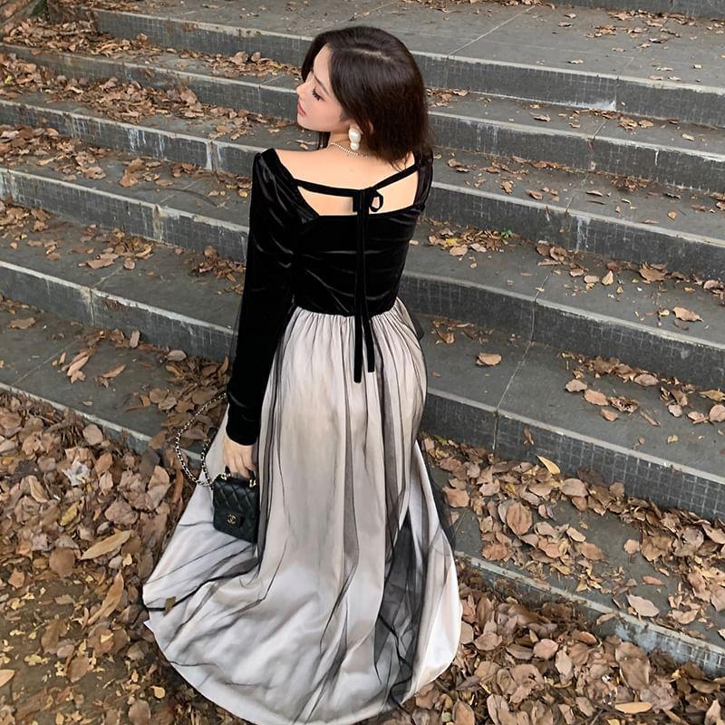 Long Sleeve Sweetheart Neck Mesh Panel Velvet Midi A-Line Dress Product Image