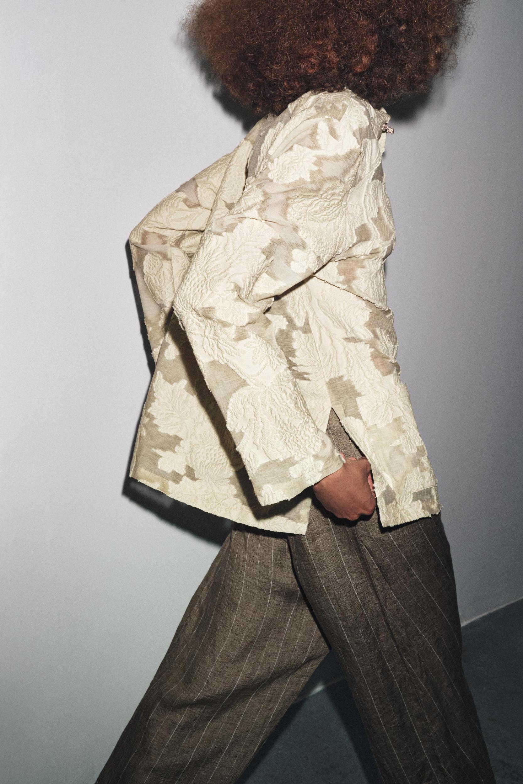 FLORAL JACQUARD KIMONO LIMITED EDITION Product Image